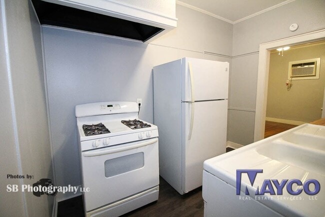 Building Photo - 1 bedroom duplex apartment in Highland!