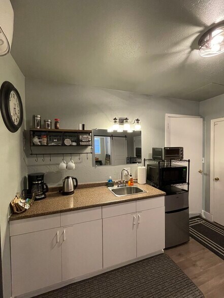 Building Photo - 903 W Linden St