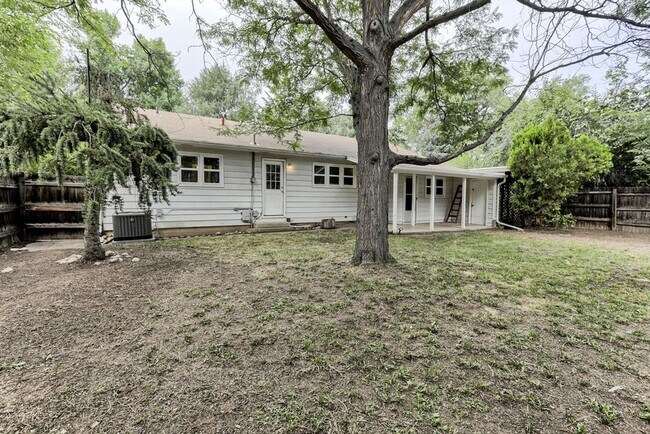 Building Photo - Students Welcome! 3 Bed / 1.5 Bath Ranch Near CSU – Large Fenced Yard | Pets Welcome | Flexible L...