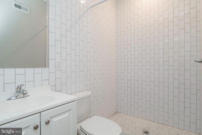 Building Photo - 2009 N Darien St