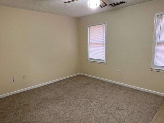 Building Photo - 80 Rolling Ridge Dr