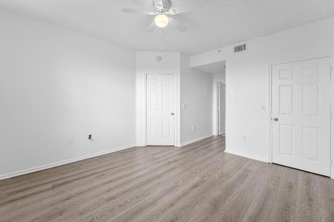 Building Photo - 2100 Greenview Shores Blvd