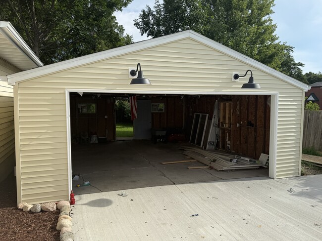 Building Photo - 5301 Urbandale Ave