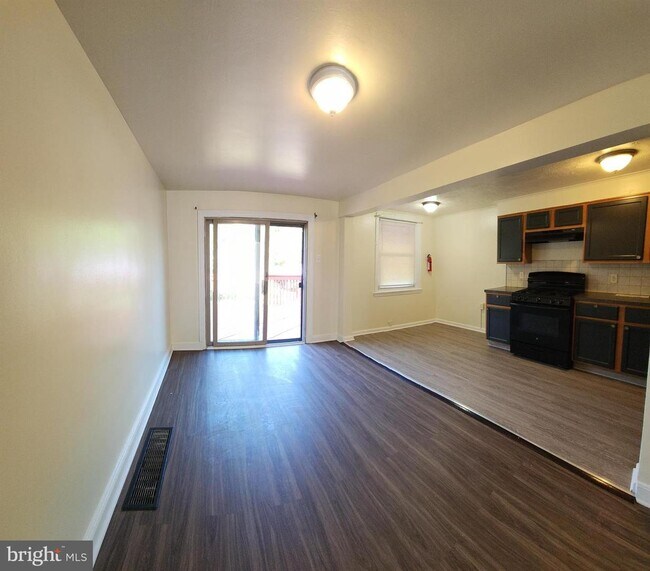 Building Photo - 408 W 21st St