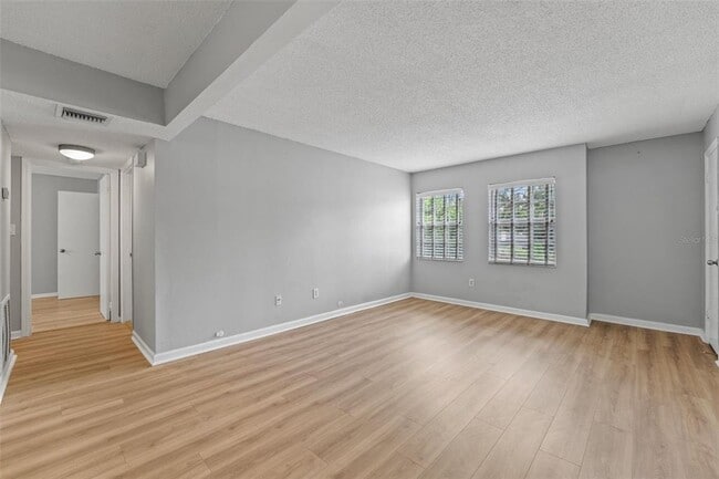 Building Photo - 317 E Amelia St