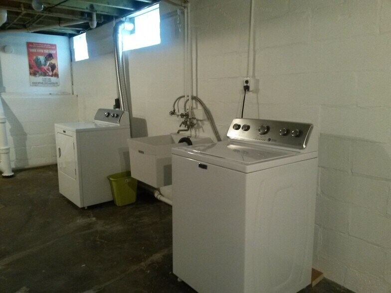 Washer & dryer - 6036 N College Ave