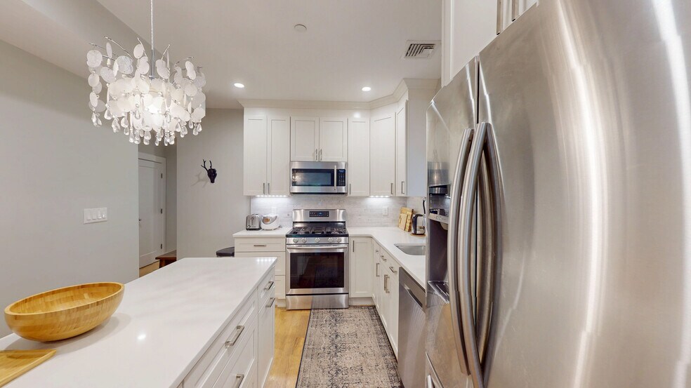 Building Photo - 186 Havre St