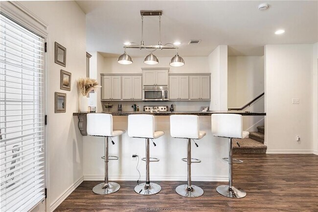 Building Photo - 403 Kate Ln