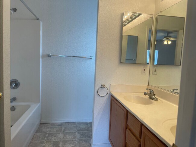 Building Photo - 3 Bed 2 Bath Available Now!! This is a Mon...