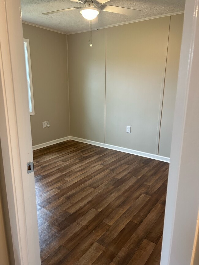 Building Photo - 807 Salmon Rd