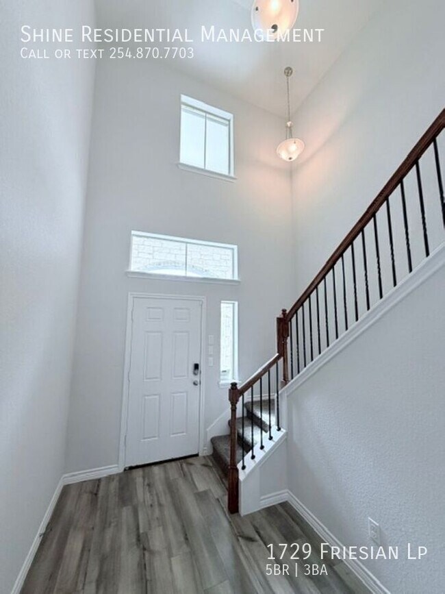 Building Photo - 1729 Friesian Lp