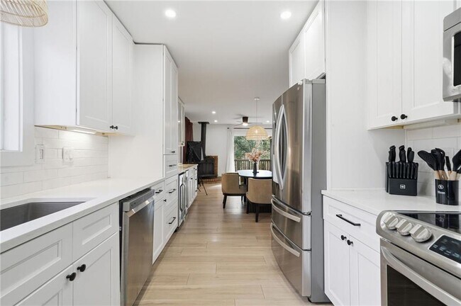 Building Photo - 2130 Cove Trail