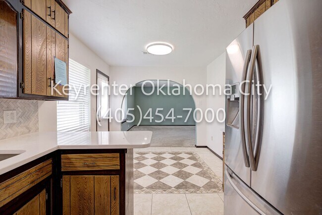 Building Photo - 10912 N Blackwelder Ave