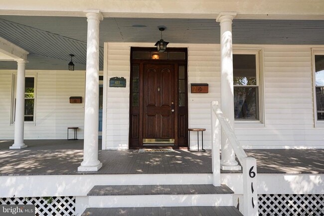 Building Photo - 611 Locust St