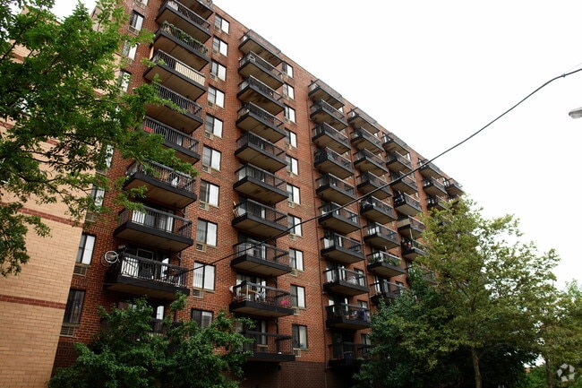 Building Photo - The Bennington