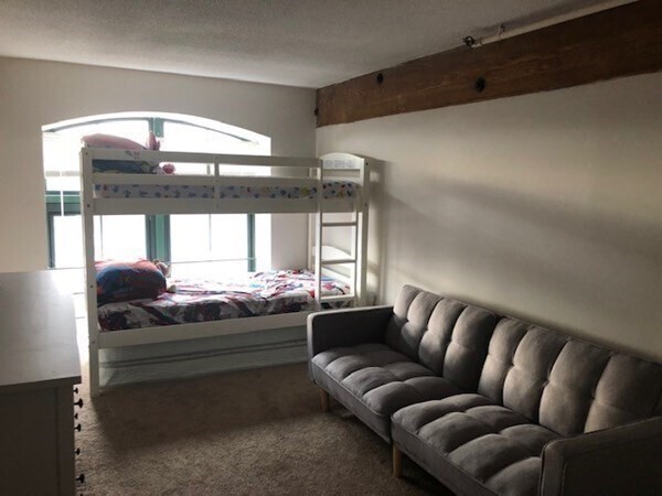 Building Photo - 200 Market St