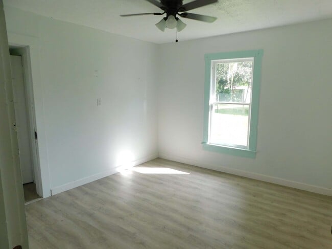 Building Photo - 203 S Pasco Ave