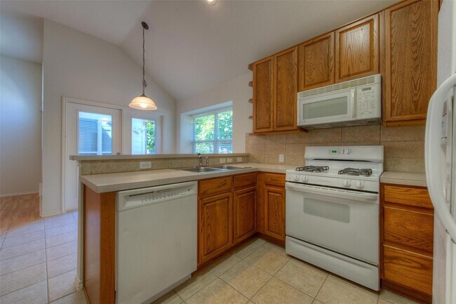 Building Photo - 1632 Belvedere Pl