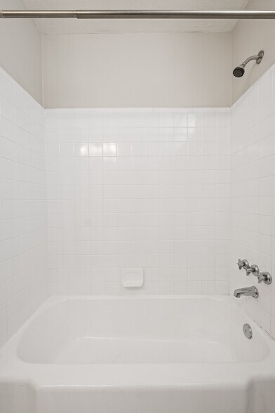 Building Photo - 318 Castleview Dr