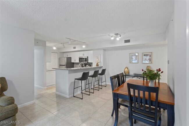 Building Photo - 1830 Florida Club Cir