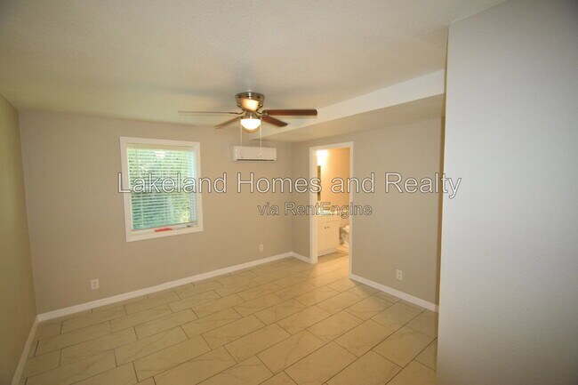 Building Photo - 527 Garden Dr N