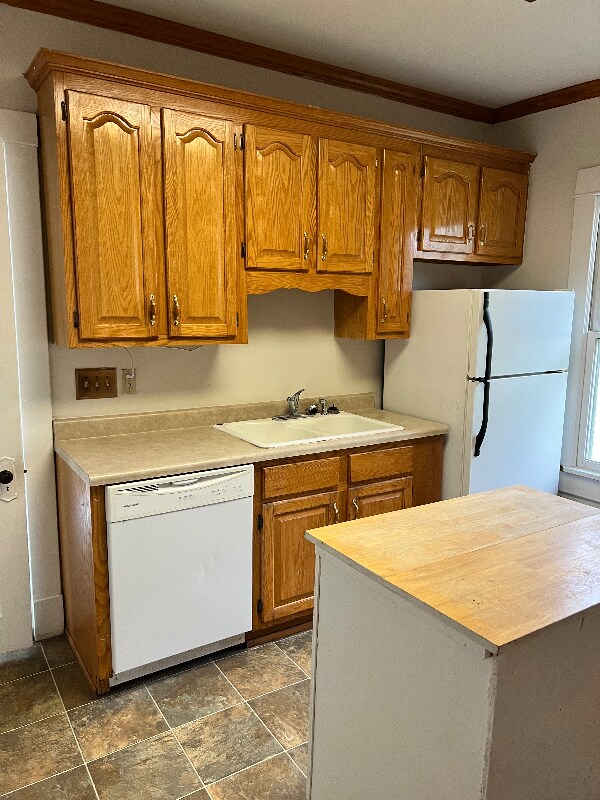 Building Photo - 830 North Ave