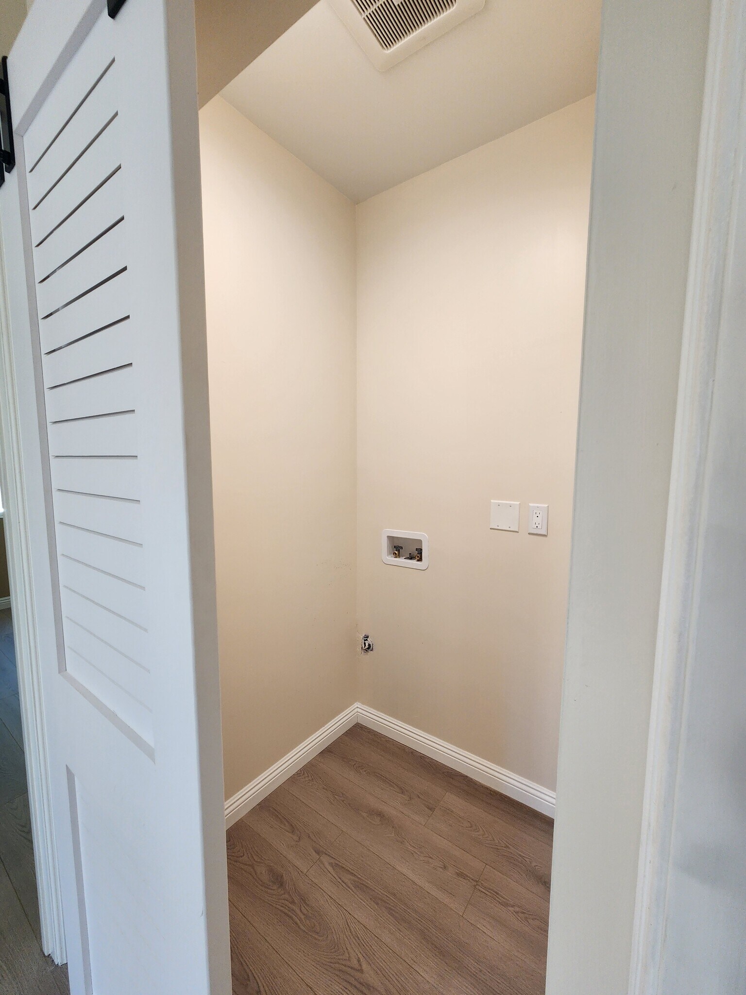 Building Photo - 10941 Walnut Dr