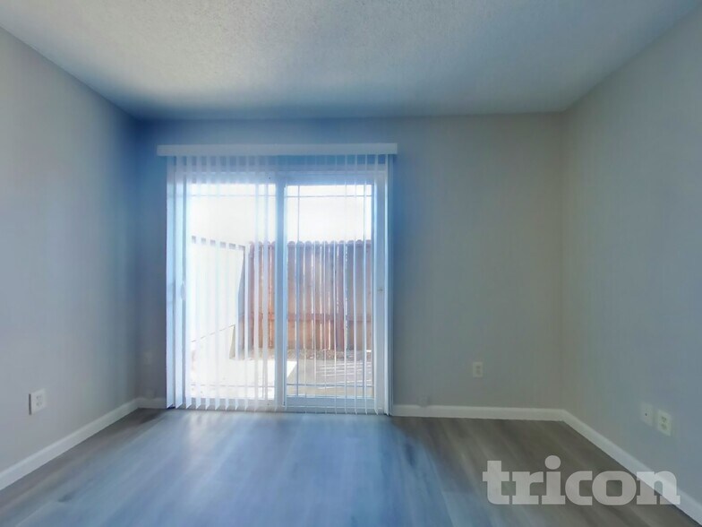 Building Photo - 9411 Aizenberg Cir