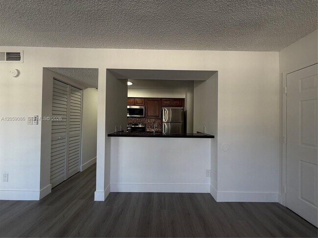 Building Photo - 510 S Park Rd