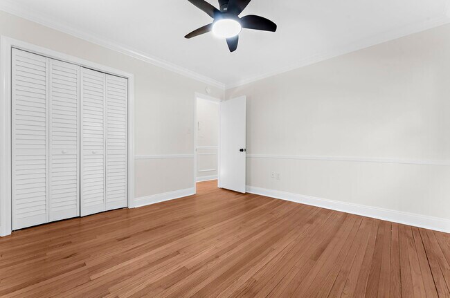 Building Photo - 774 Creekside Dr