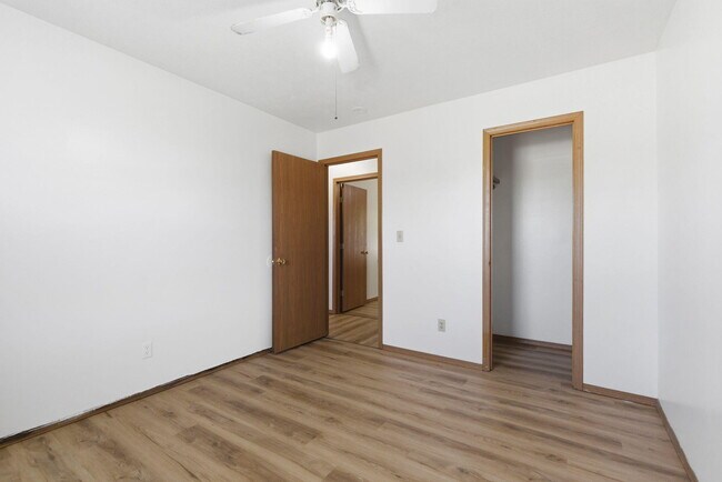 Building Photo - 657 Kings Carriage Rd