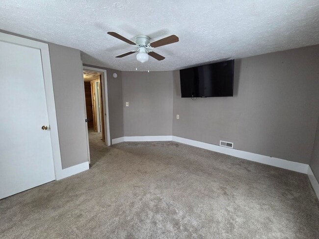 Building Photo - 2 bedroom Single Family