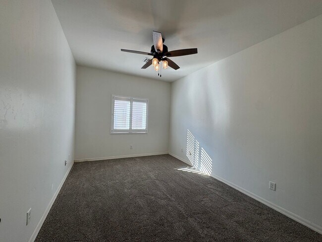 Building Photo - 3BR,2BS Custom home w/3 Car-Boat Deep Garage-Target shopping area