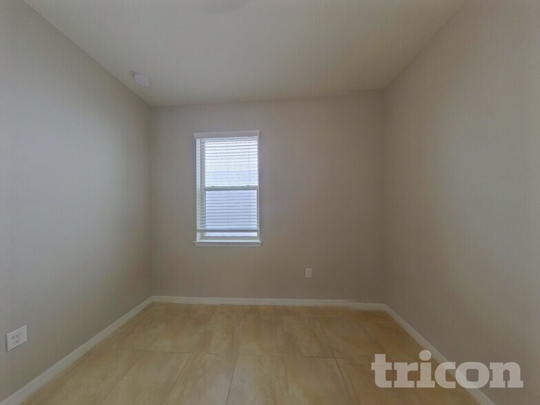 Building Photo - 2743 Red Horse Dr