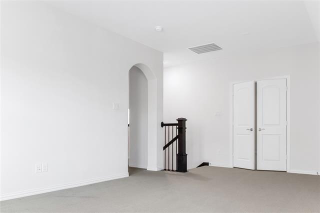 Building Photo - 12569 Royal Oaks Ln
