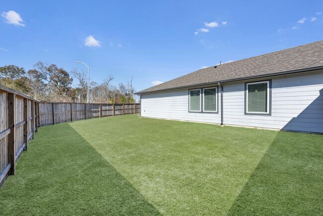 Building Photo - 18627 Etta Pnes Cir