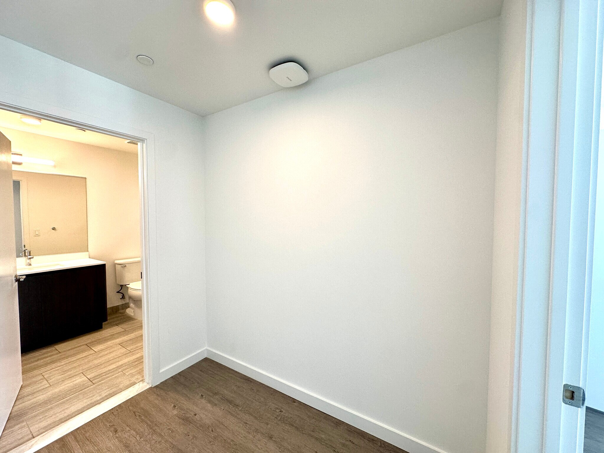 Building Photo - 114 NE 22nd St