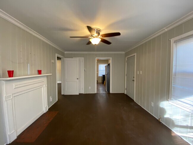 Building Photo - Room in Single Family Home on Remount Rd