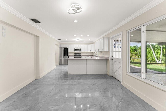 Building Photo - 110 W Rubber Tree Dr