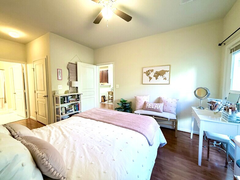 Building Photo - 12001 Market St