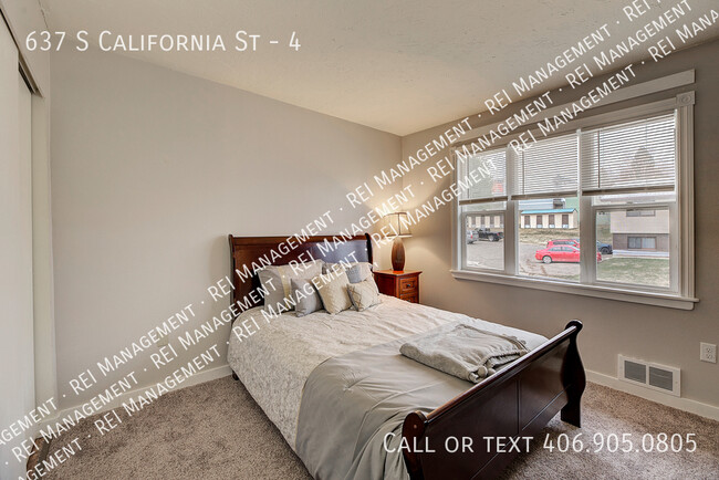 Building Photo - Great Views! Fully Furnished 2-bed, 1-bath...