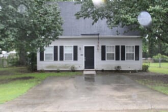 Building Photo - 810 S Willowick Dr