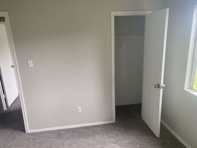 Building Photo - 13626 Collins St