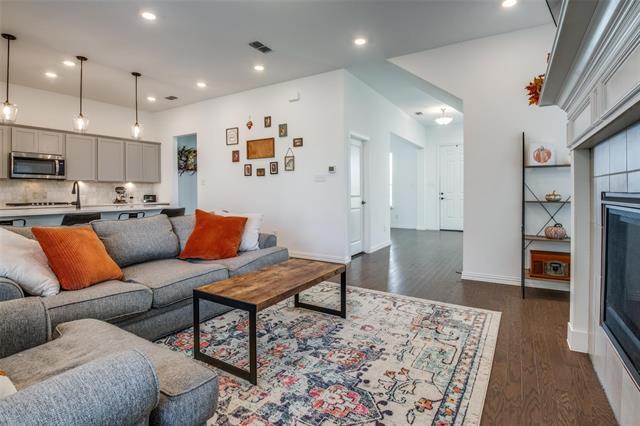 Building Photo - 2408 Elm Pl