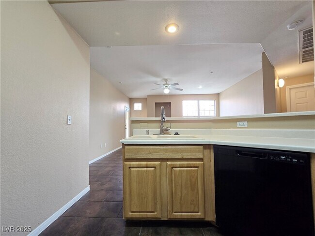Building Photo - 5855 Valley Dr