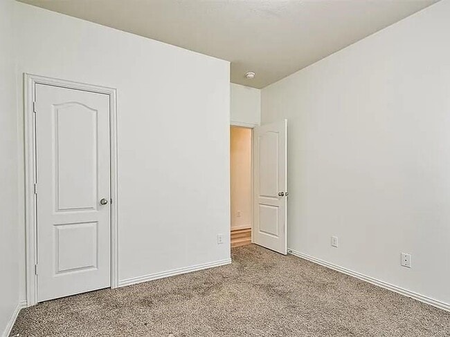 Building Photo - 2125 Sand Ridge Dr