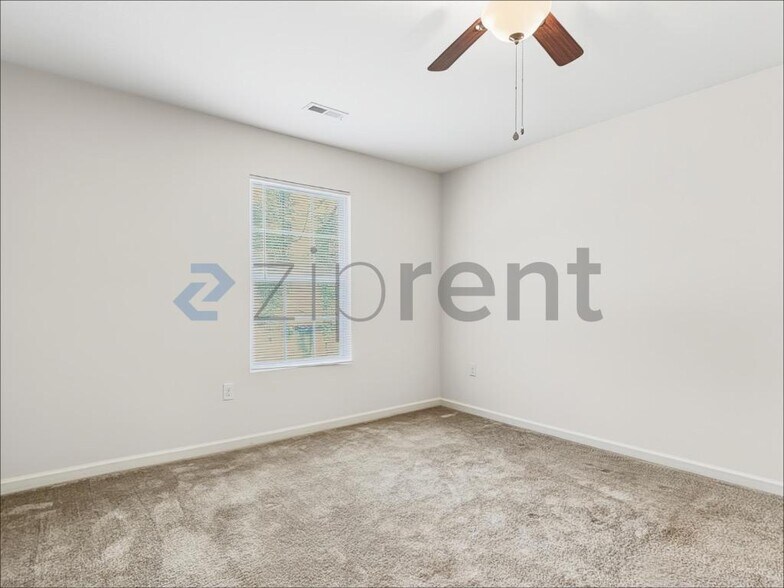 Building Photo - 5200 Heins Rd NE