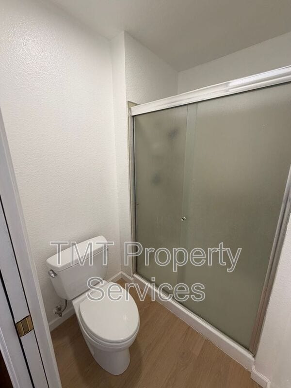 Building Photo - 8583 Fairlawn Ct