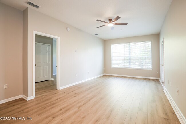 Building Photo - 10550 Baymeadows Rd