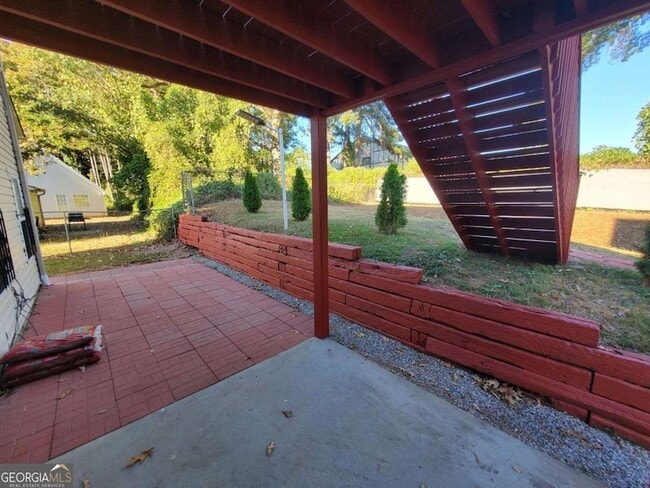 Building Photo - 5450 Twin Lakes Dr